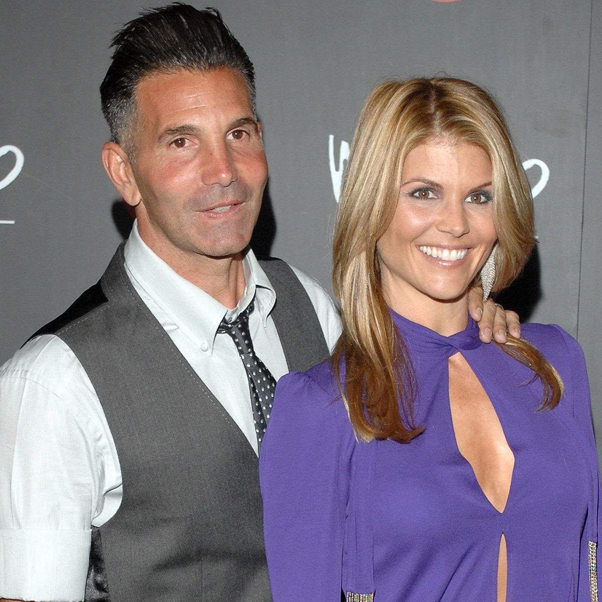 Lori Loughlin Officially Files for Divorce From Mossimo Giannulli After Nearly 30 Years of Marriage Lori Loughlin Officially Files for Divorce From Mossimo Giannulli After Nearly 30 Years of Marriage