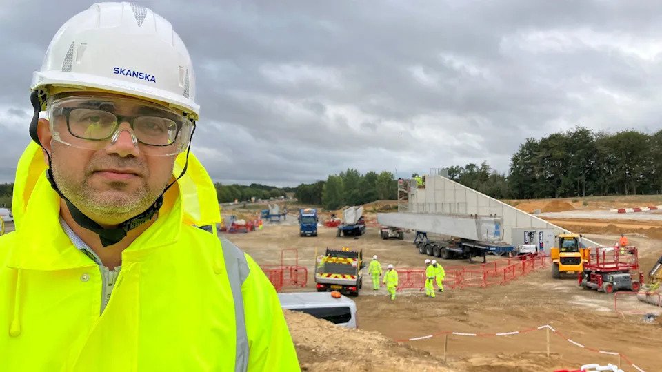 Trailblazing moment as bridge takes shape Trailblazing moment as bridge takes shape
