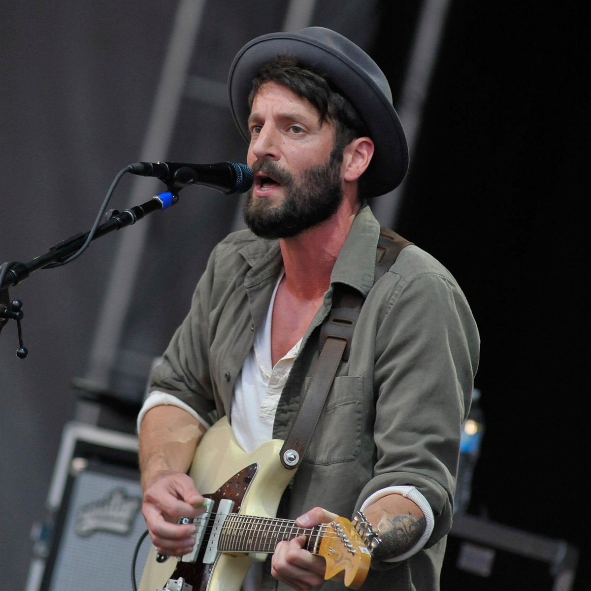 Singer Ray LaMontagne Collapses Onstage During Nashville Concert Singer Ray LaMontagne Collapses Onstage During Nashville Concert