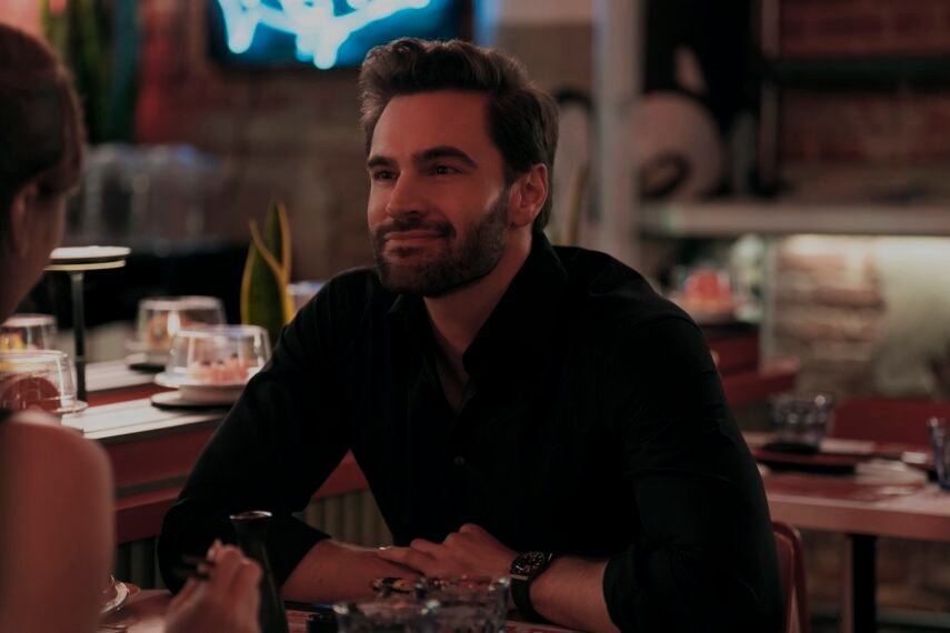 Inside Tom Bateman & Daisy Ridleys Married Life & Love Hypothesis Connection